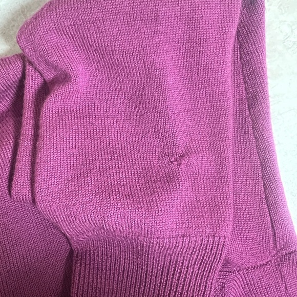 Ann Taylor Deep Pink Merino Wool  Cardigan Sweater Size Medium Flaw - Picture 10 of 10